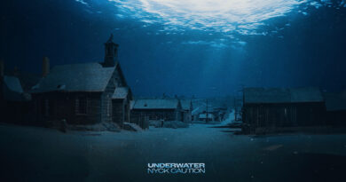 Nyck Caution - Underwater