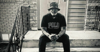 J. Scott da illesT - FAMILIAR GROUNDS