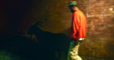 Kur - Money or friends