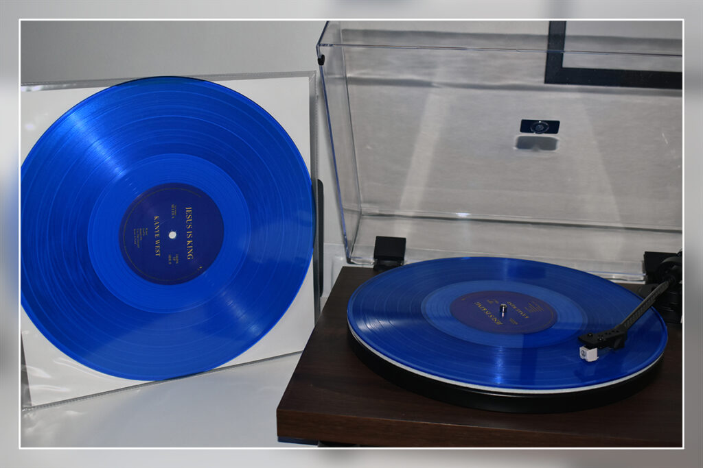 Vinyl_Kanye West – JESUS IS KING