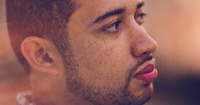 Essa - The Misadventures of a Middle Man (Deluxe)