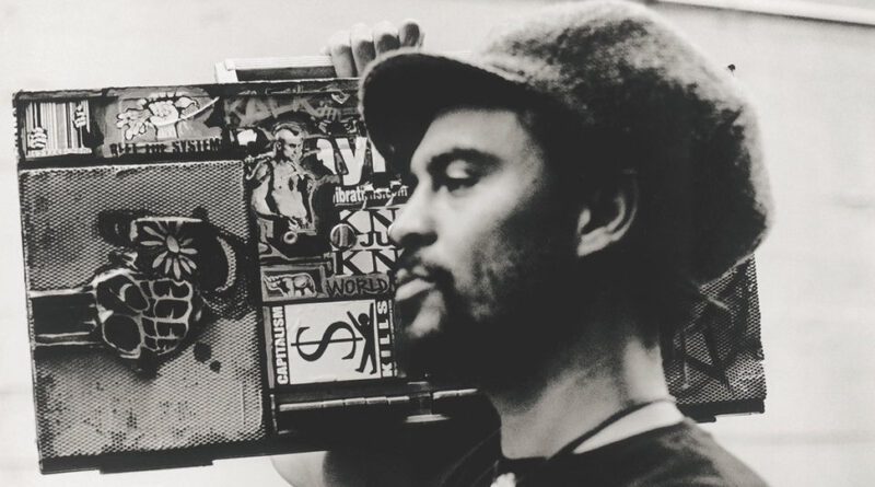 Michael Franti & Spearhead - Everyone Deserves Music