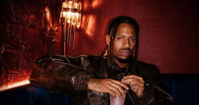 AKTHESAVIOR – RED DOT AKTHESAVIOR - RED DOT
