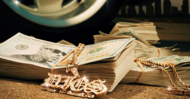 Le$ - Almighty Dolla